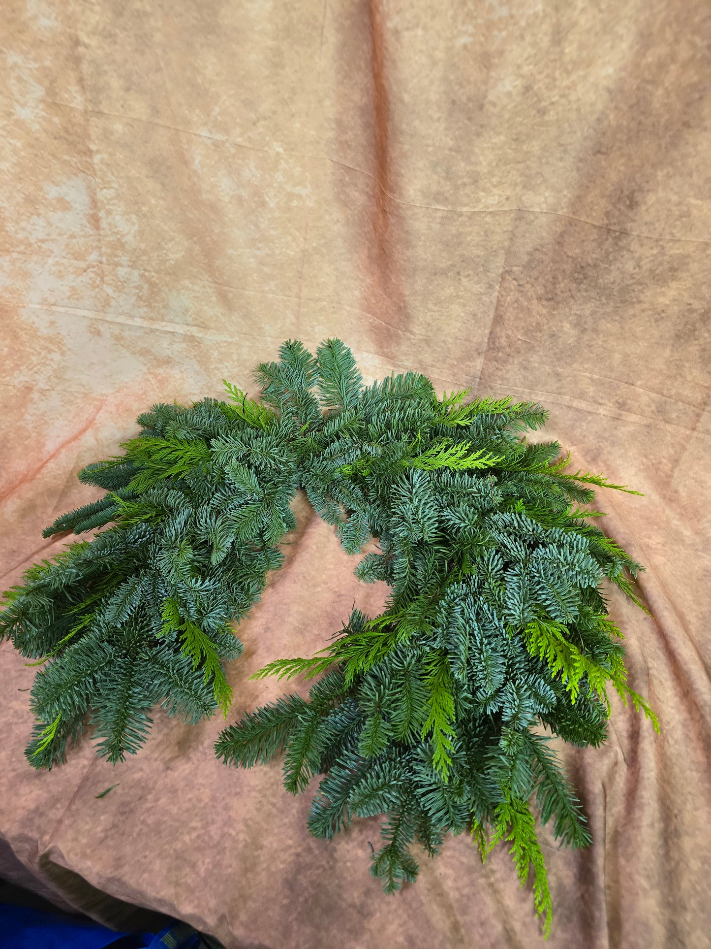 8019 halber Rohkranz frische Tanne, Tuja
