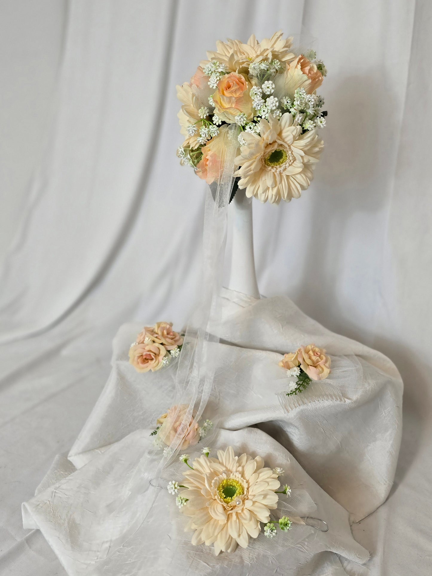1014a Brautstrauss klein pastell Gerbera und Rosen