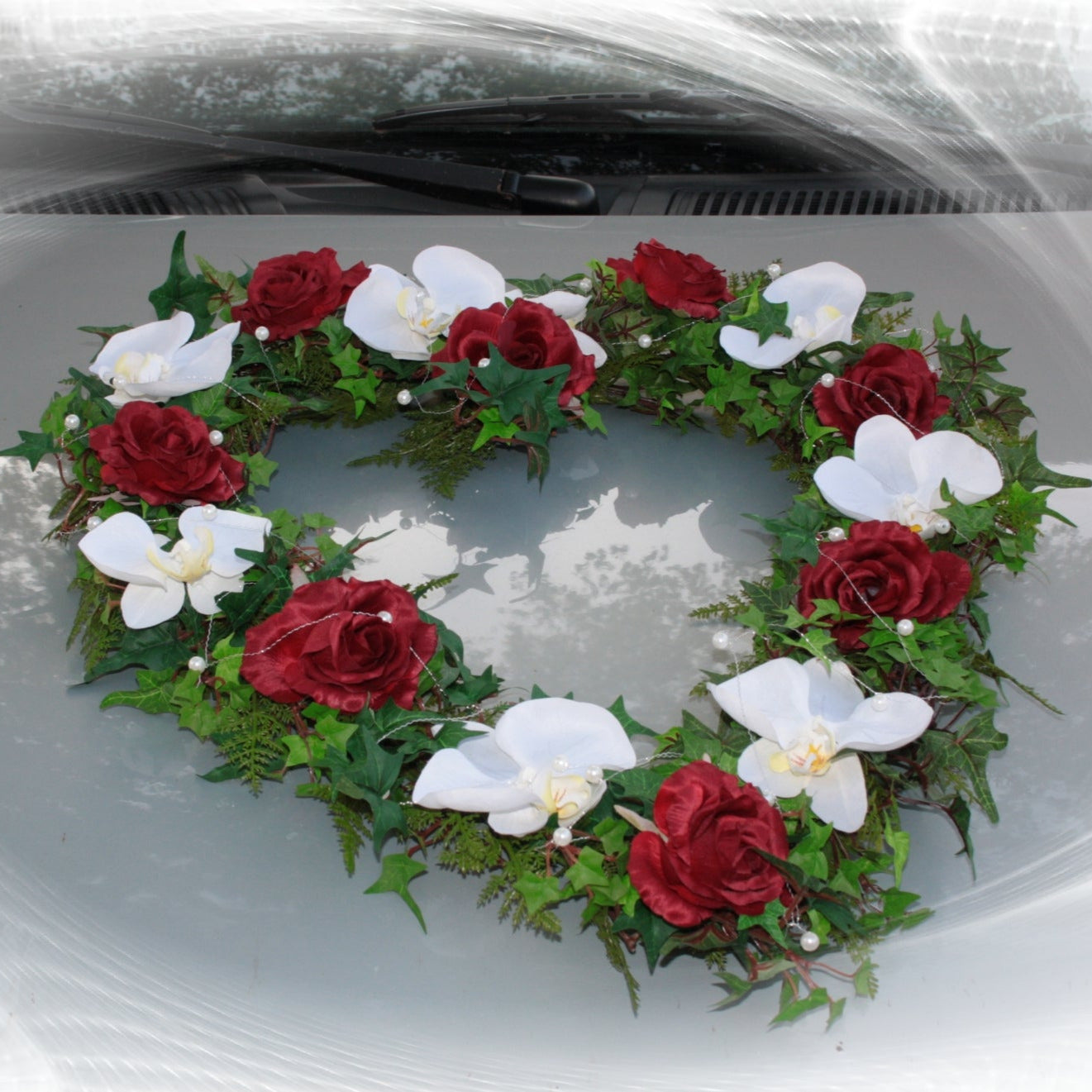 Autoherz offen Rosen und Orchideen