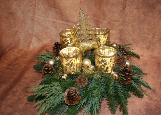 8011 Adventskranz frisch mit Windlichtern in gold