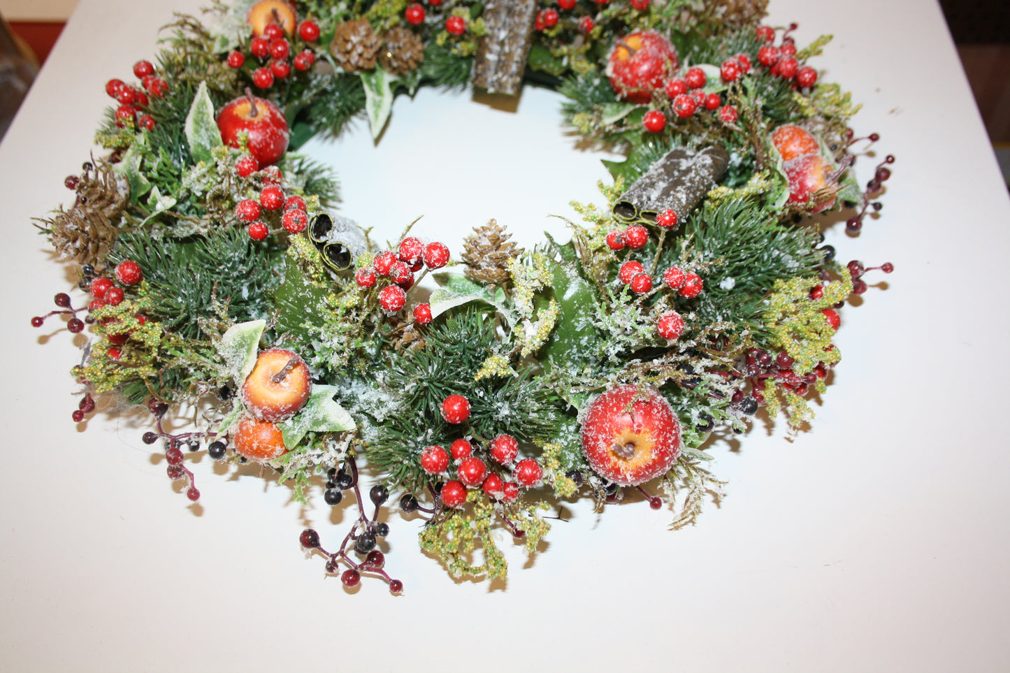 8074 Früchtekranz 30cm beschneit