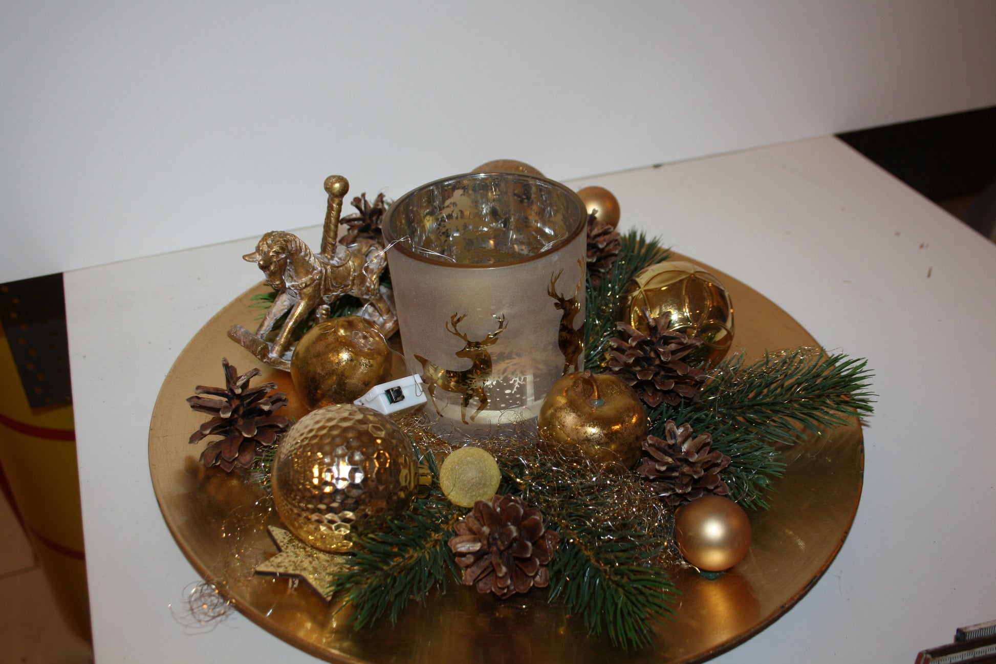 8057 Teller Advent gold mit Windlicht