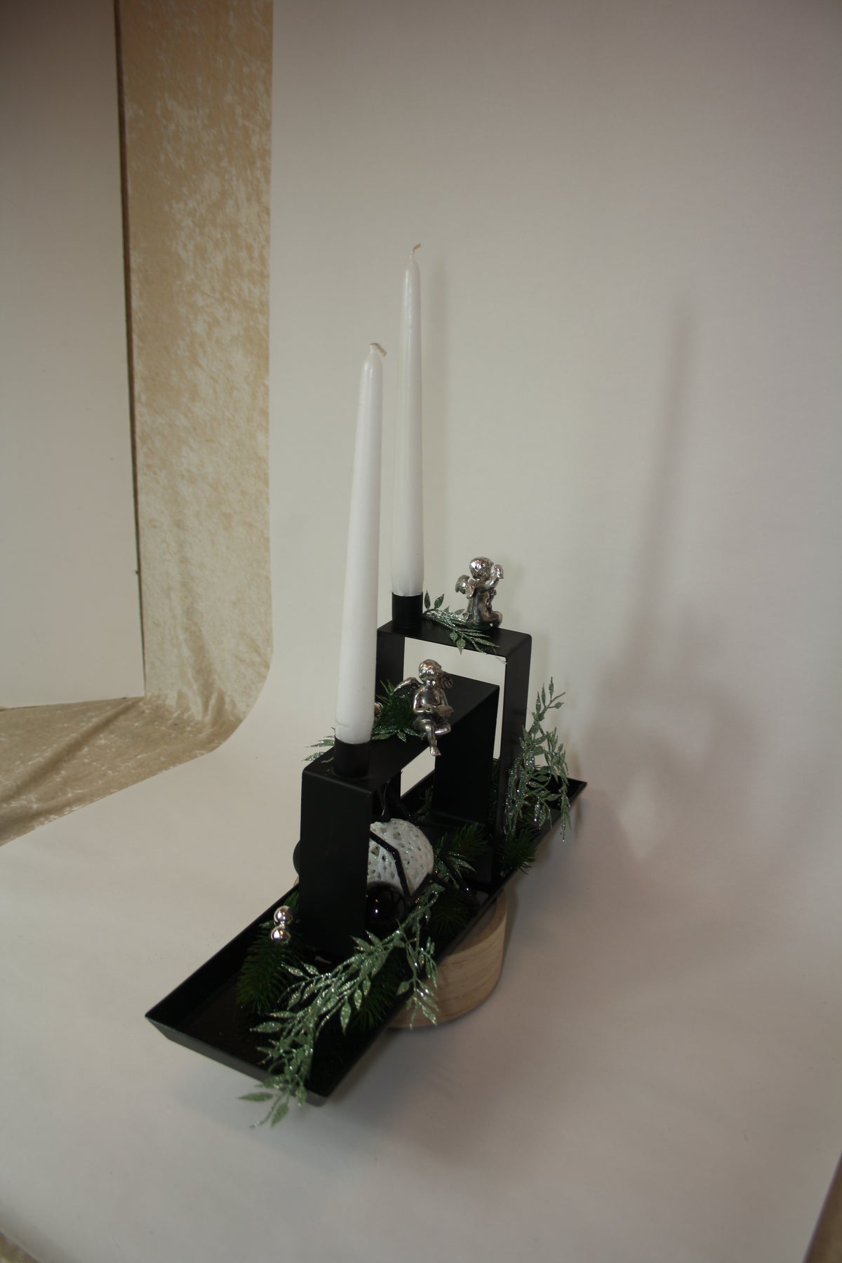 80471 Teller Weihnachten modern in schwarz weiss silber dekoriert