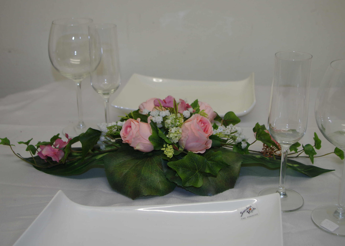 3047 Gesteck rosa Rosen und Maiglöckchen