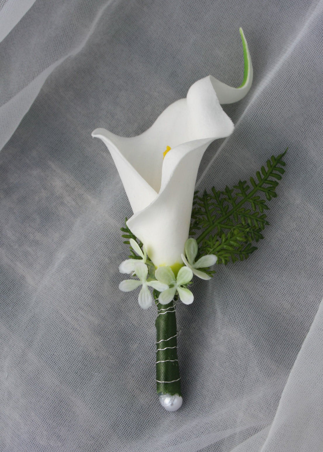Anstecker Calla Blumenwiese
