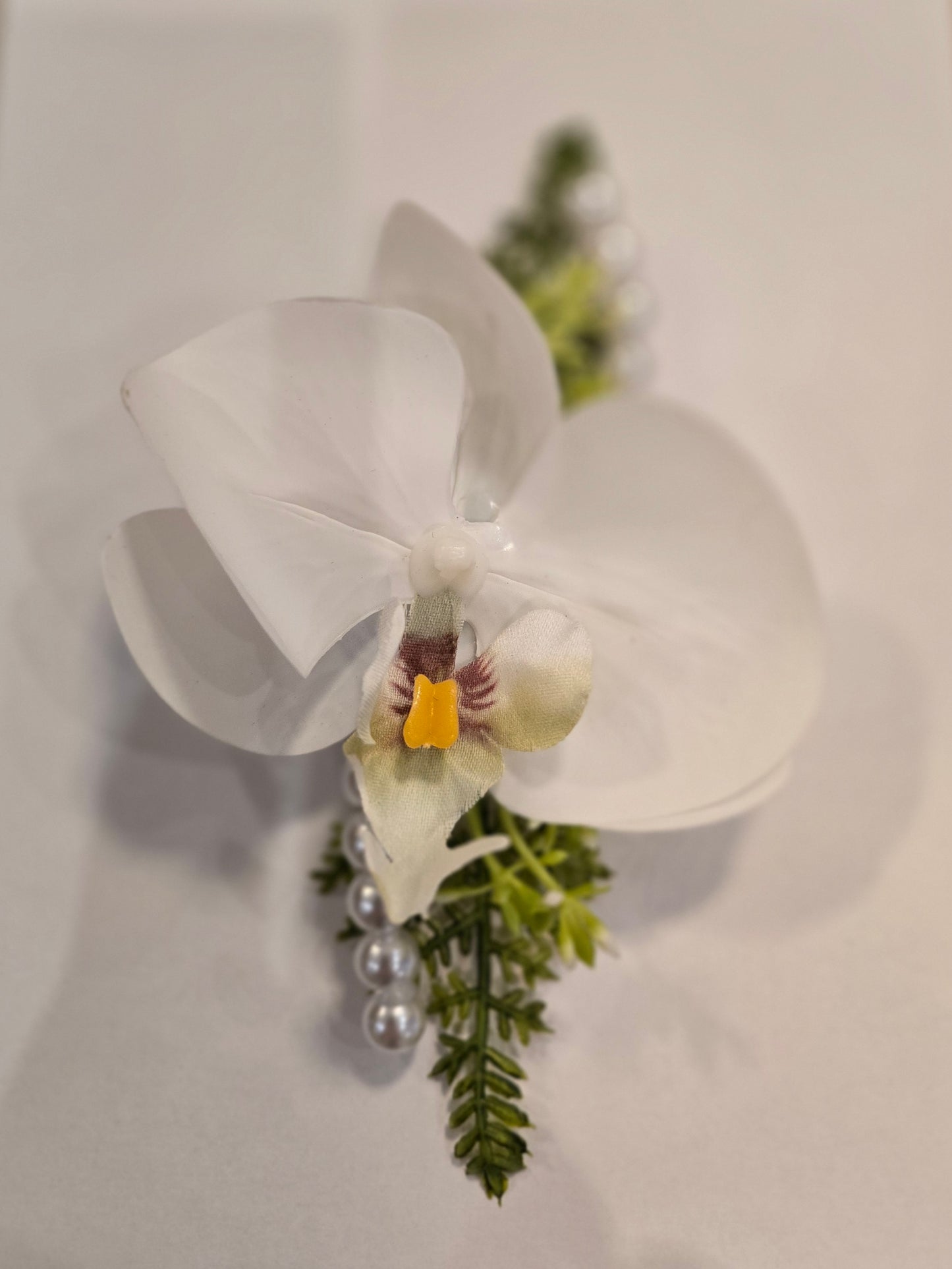 1087a Brautstrauss Orchideen mit Perlenring Armstrauss modern & Anstecker