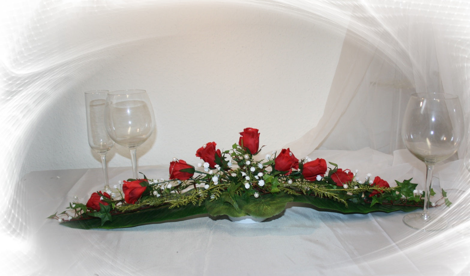 3046 Gesteck Linie rotweiss