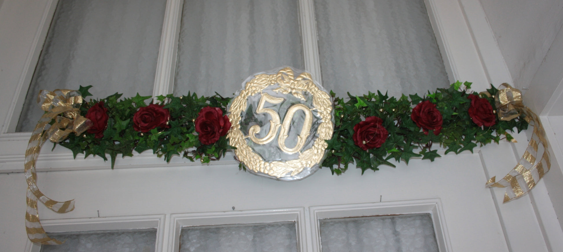 Girlande rot für goldene Hochzeit