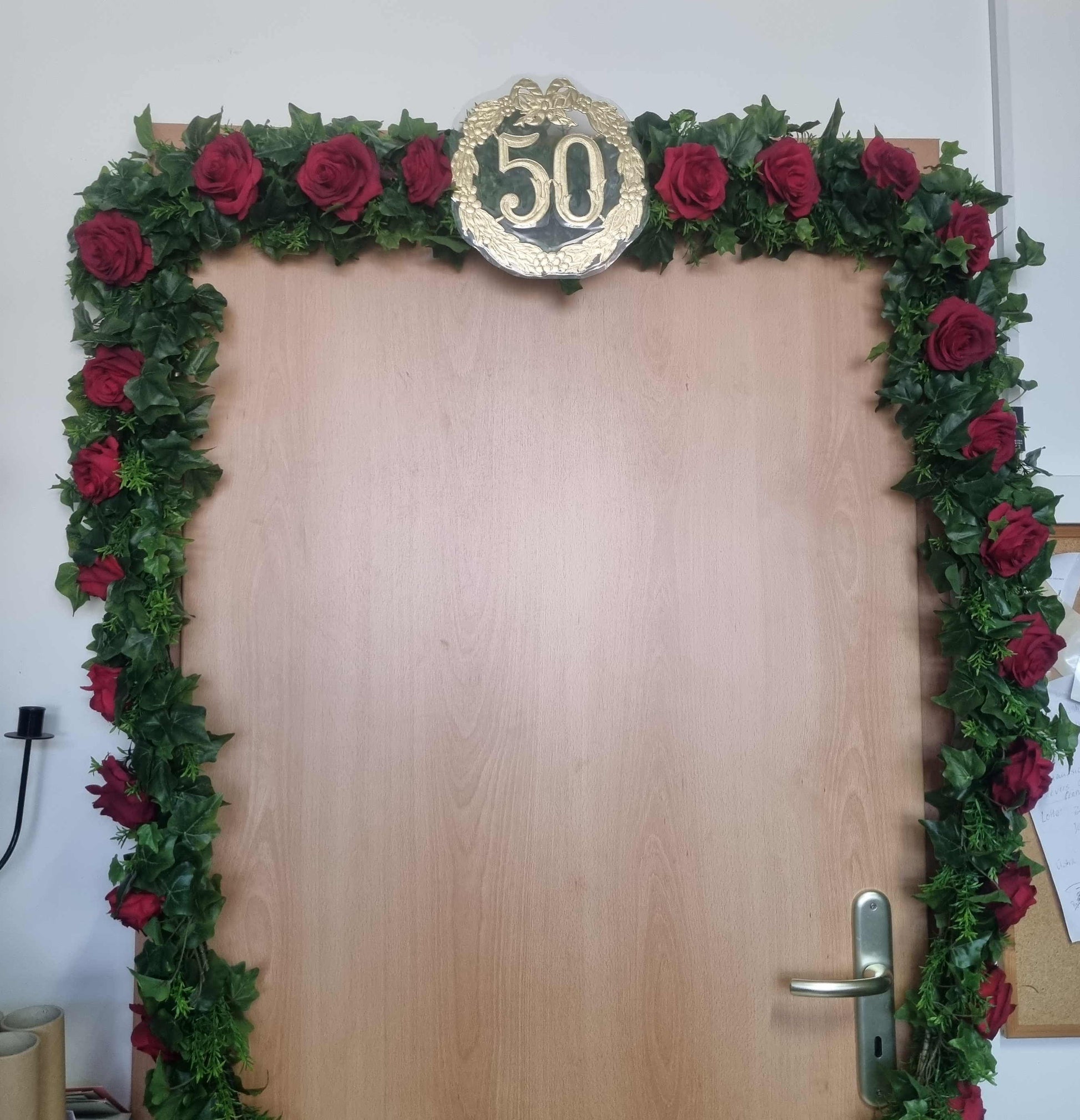 Girlande rot für goldene Hochzeit
