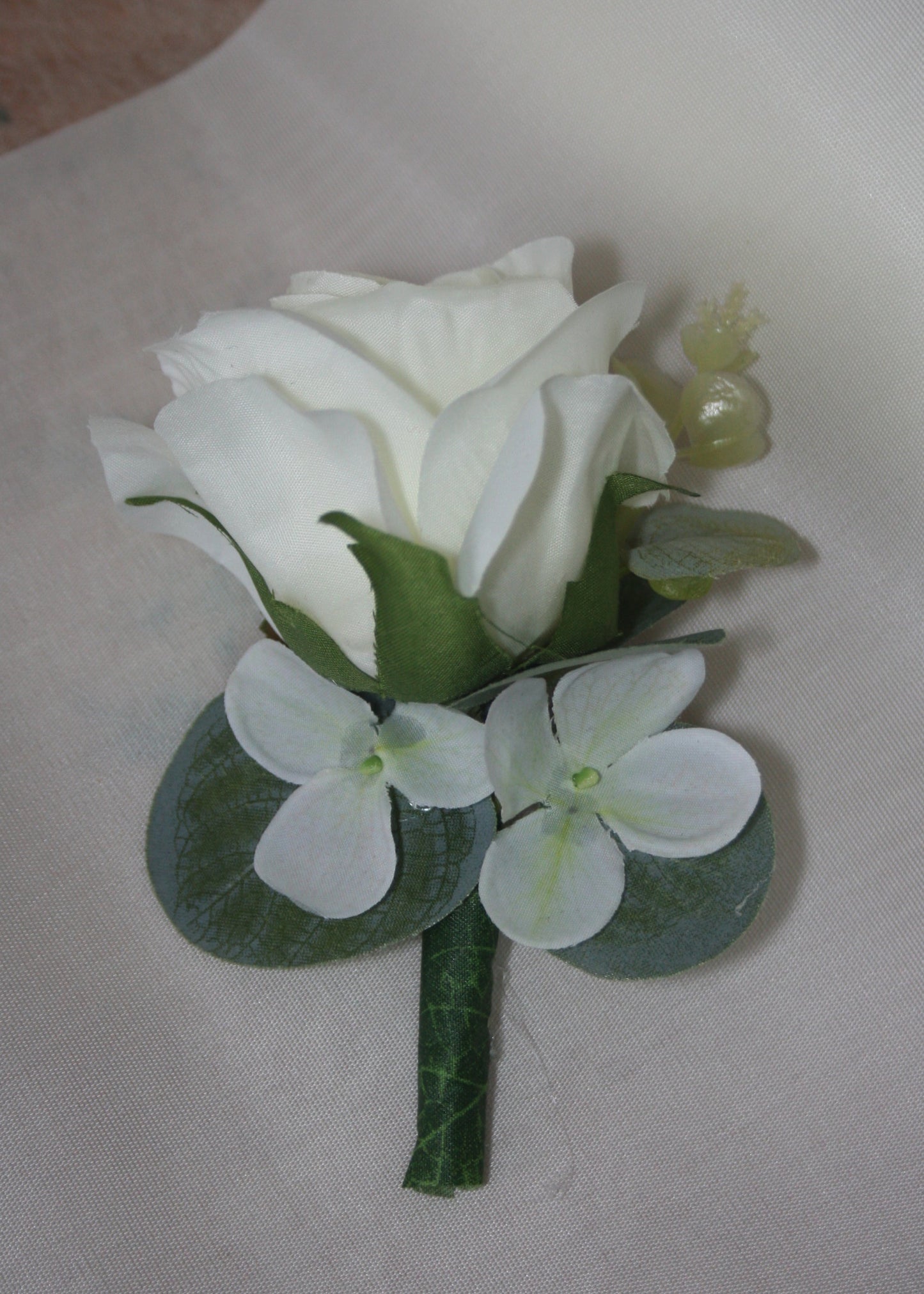 anstecker weisse rose