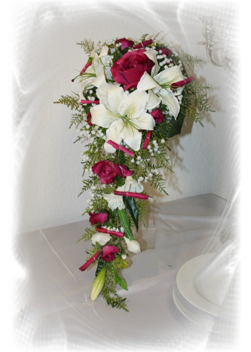 1055 Brautstrauss Lilientropfen pink