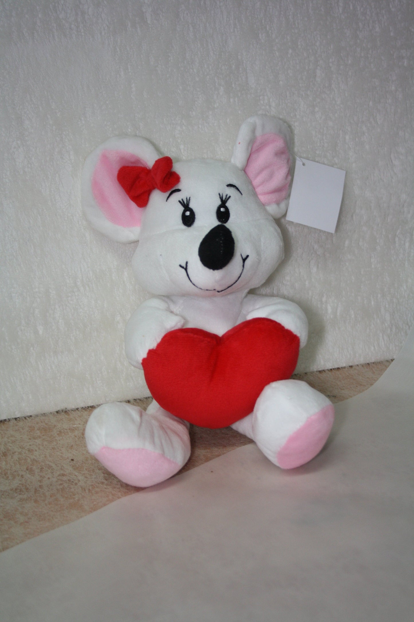 Kuschelmaus mit Herz 23cm in weiss und grau