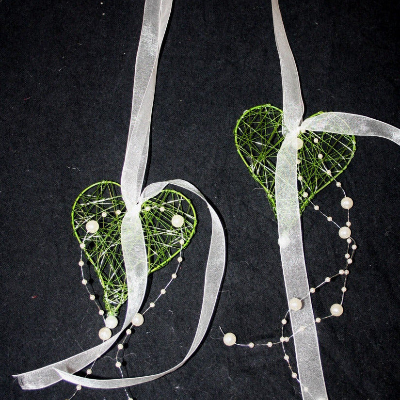 Grüne Herzen dekoriert