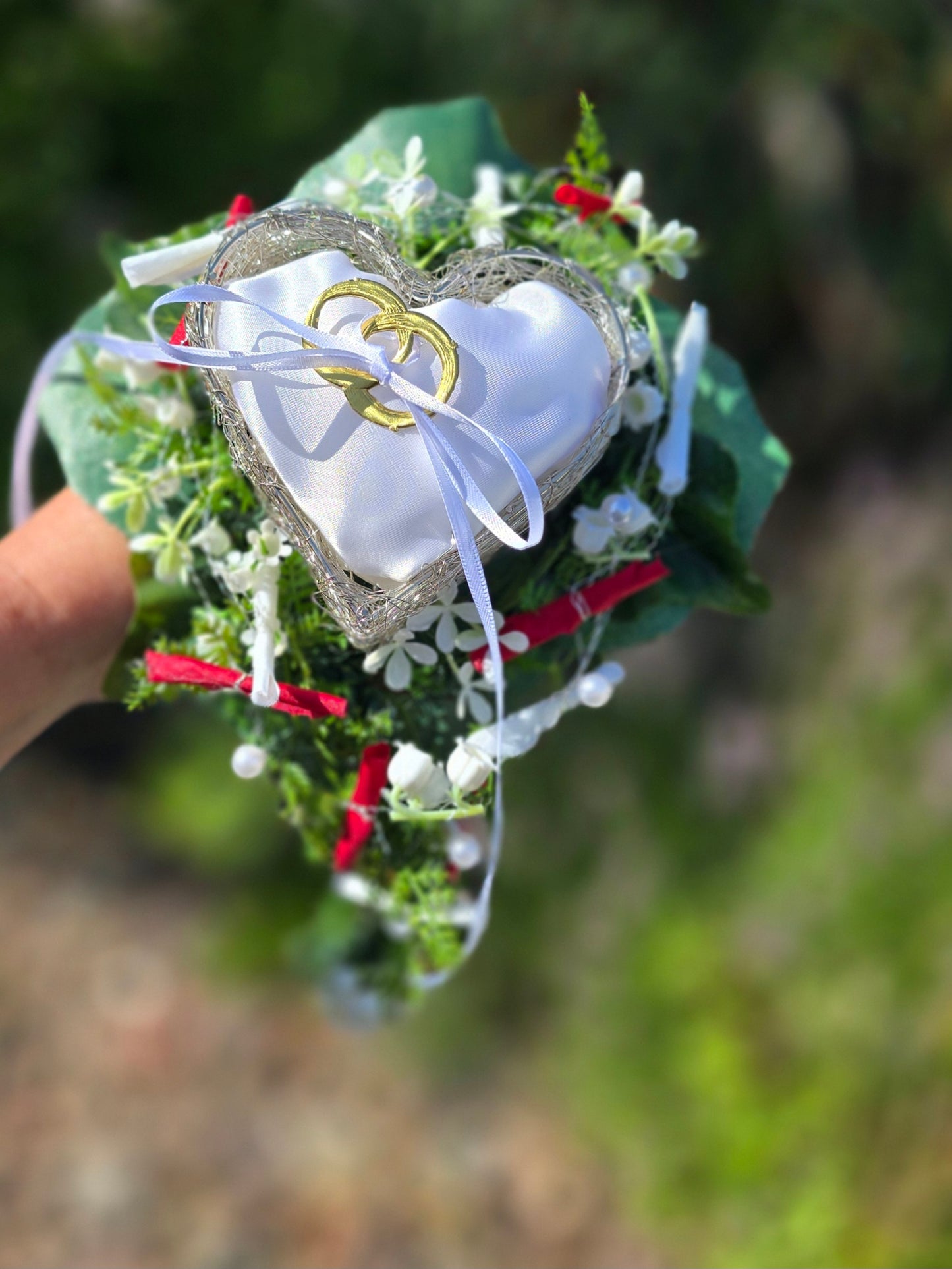 20401 Ringstrauss Maiglöckchenmit Rosenblüten und Perlen