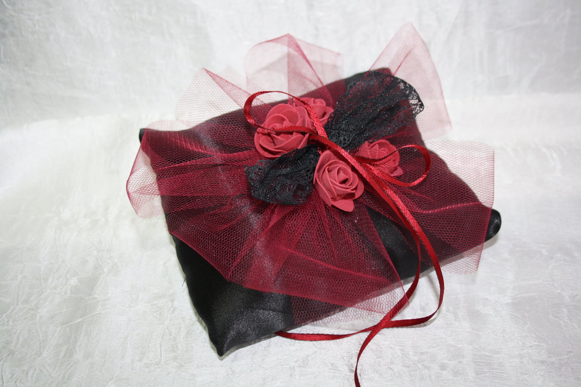 2023 Ringkissen Gothic mit Moosgummirosen