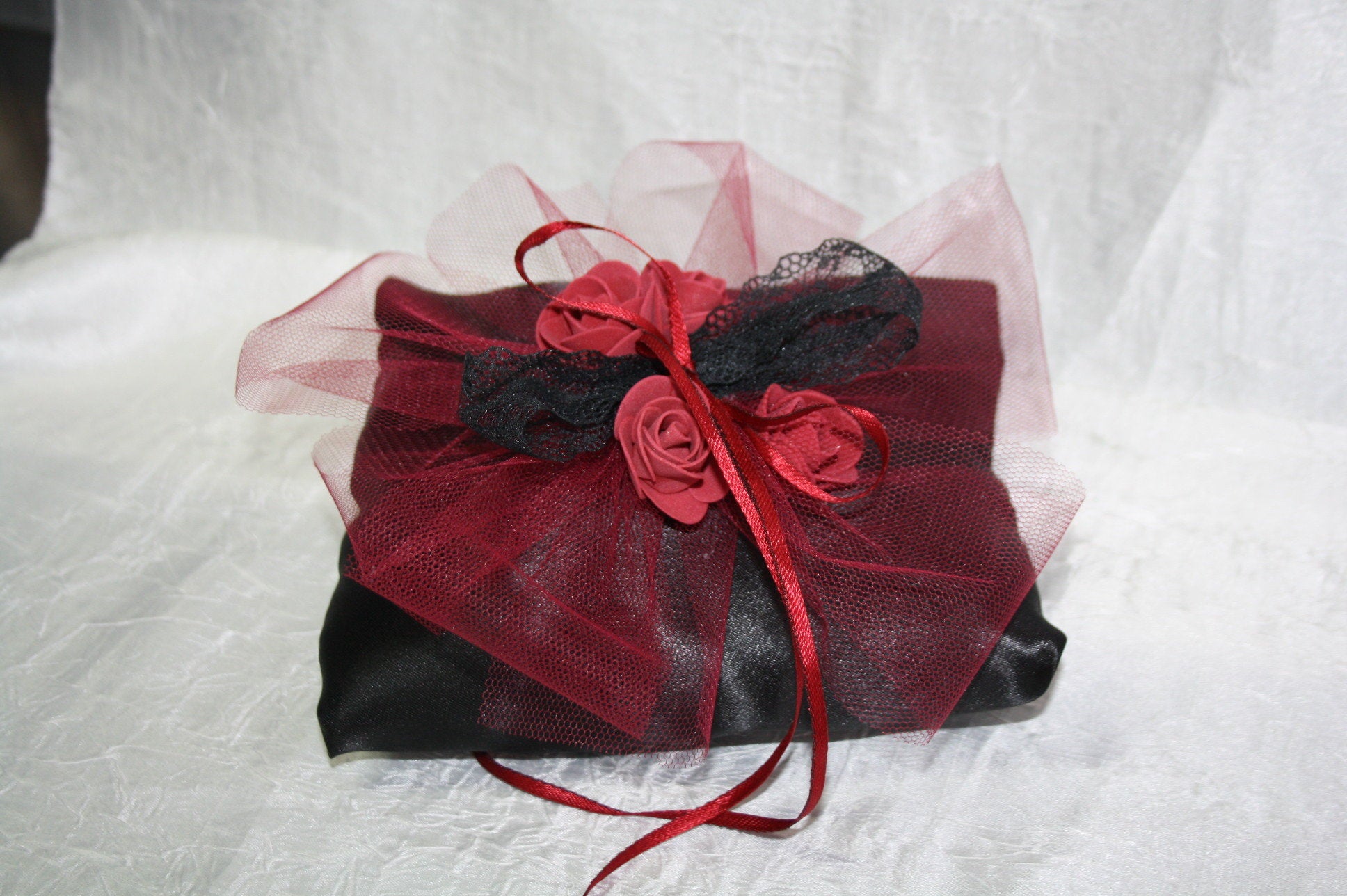 2023 Ringkissen Gothic mit Moosgummirosen