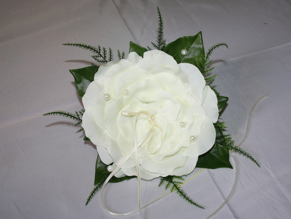 Ringrose mit Blattrand