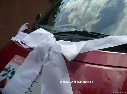 Autoschleife mit Spitzenband