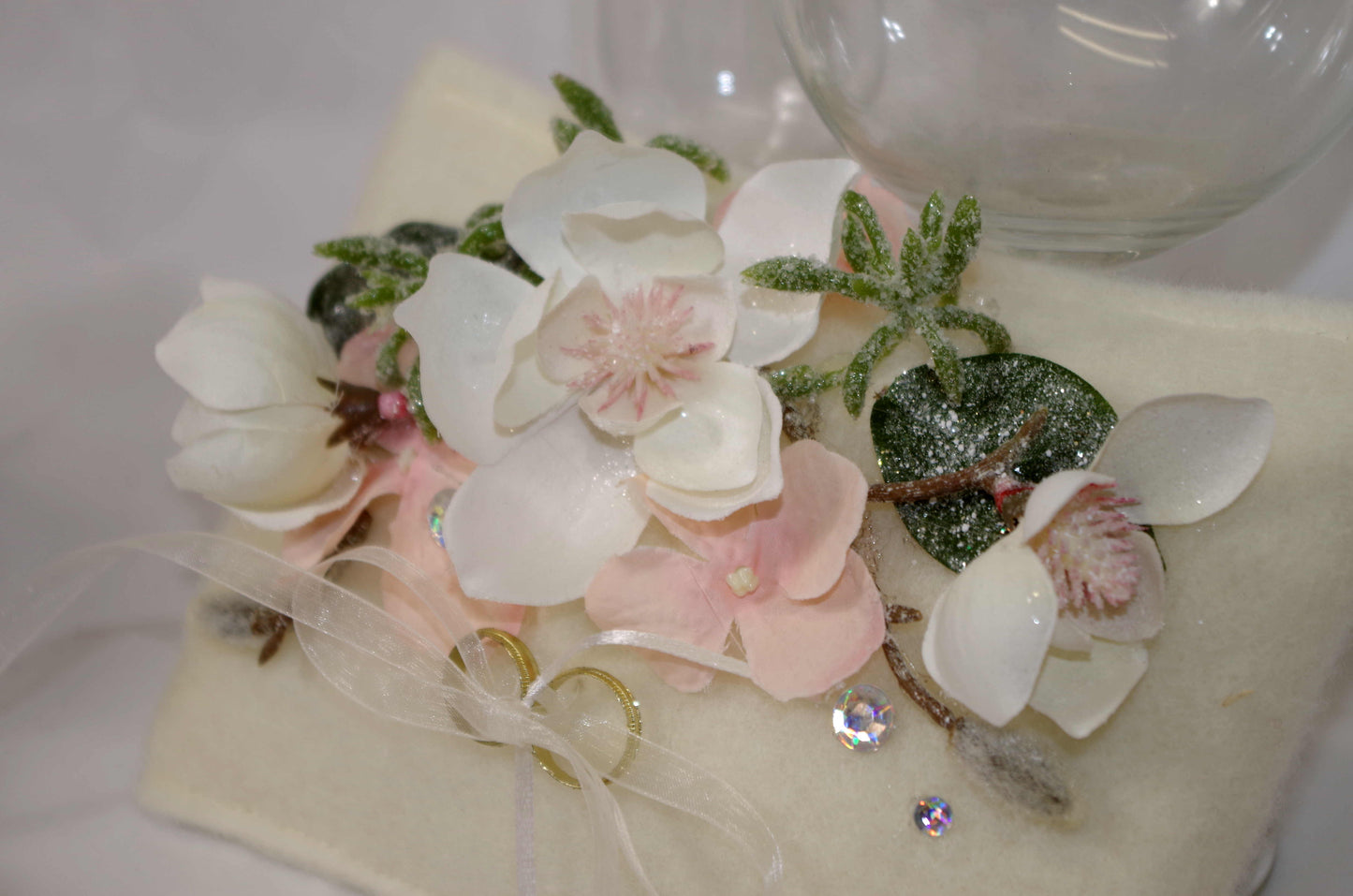 Ringkissen Winterhochzeit Magnolie