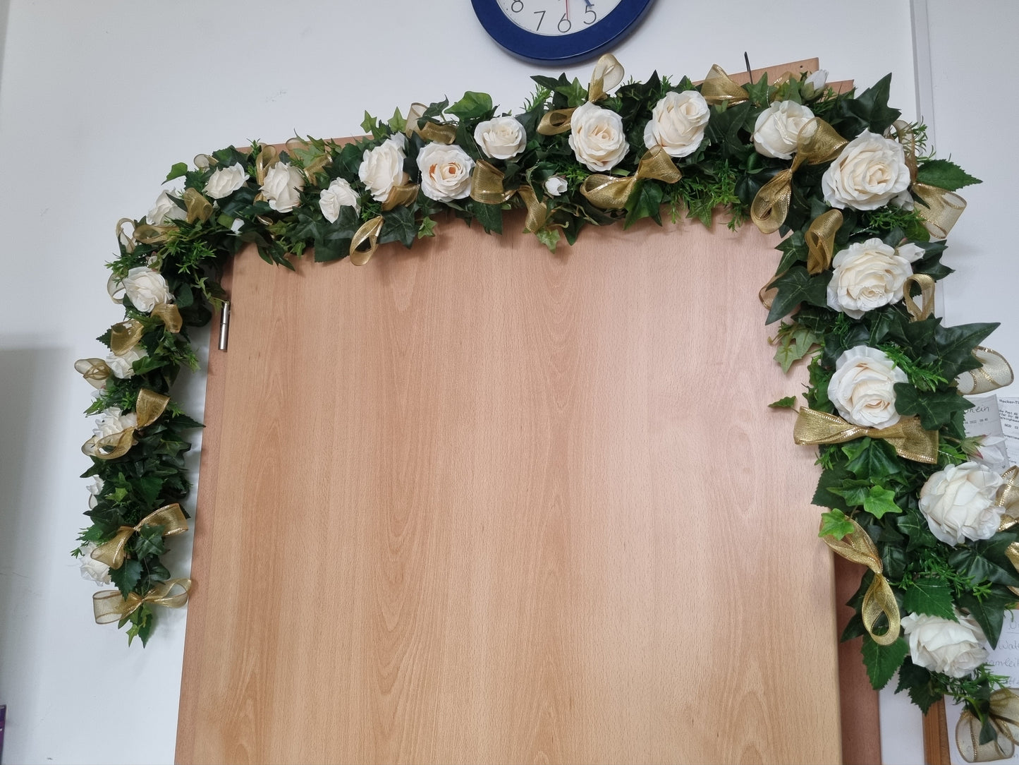 Girlande creme  mit Schleifen in gold