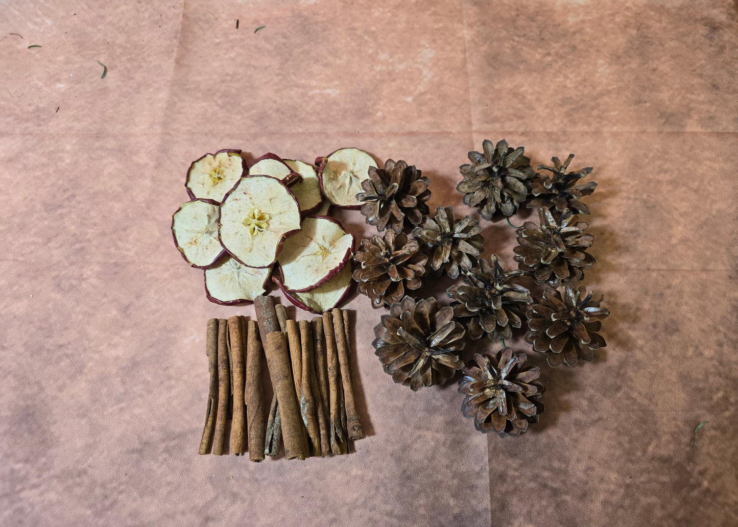 8022 Basteltüte Natur mit Äpfeln rot