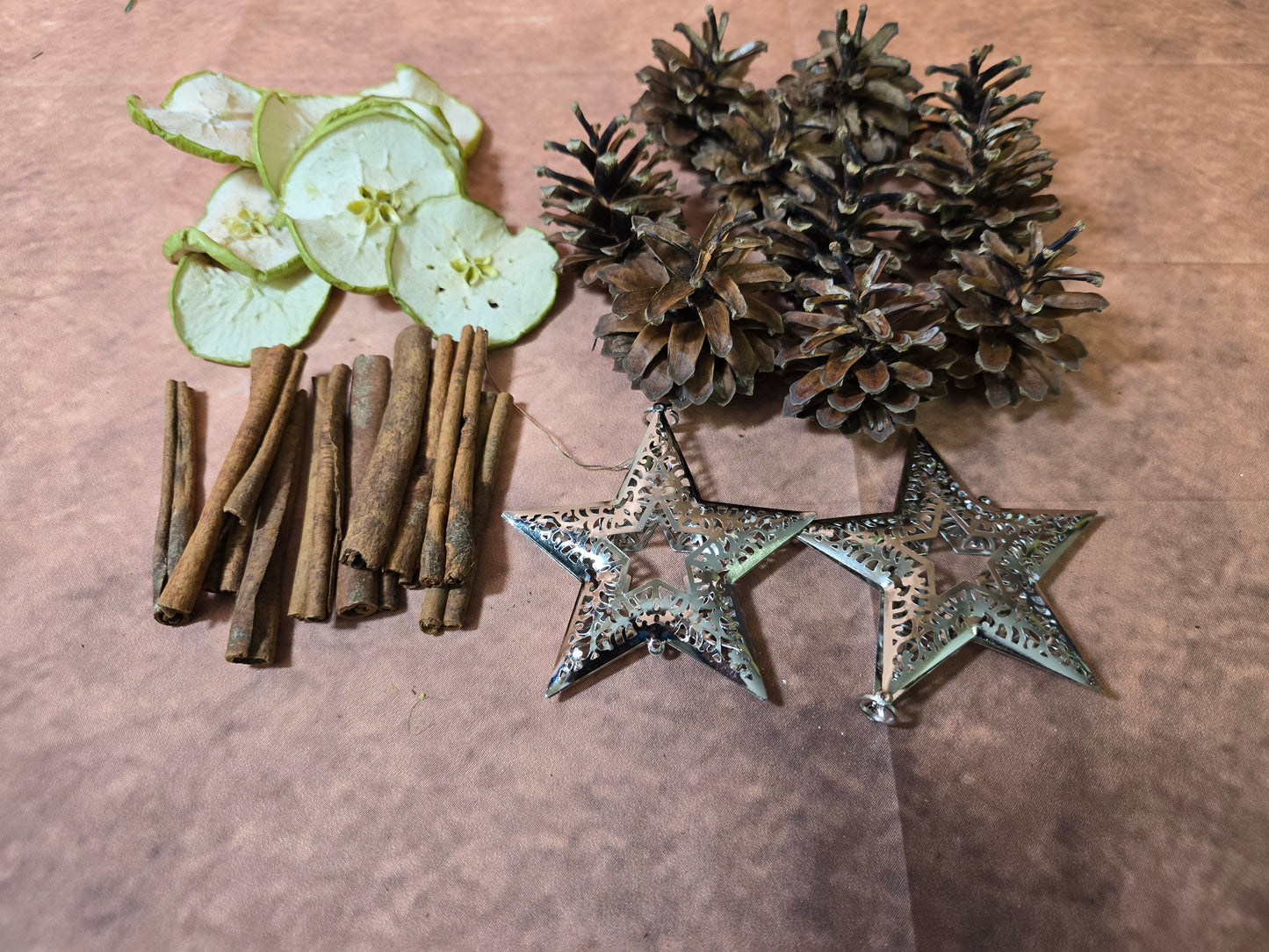 8023 Basteltüte Natur mit Äpfeln grün