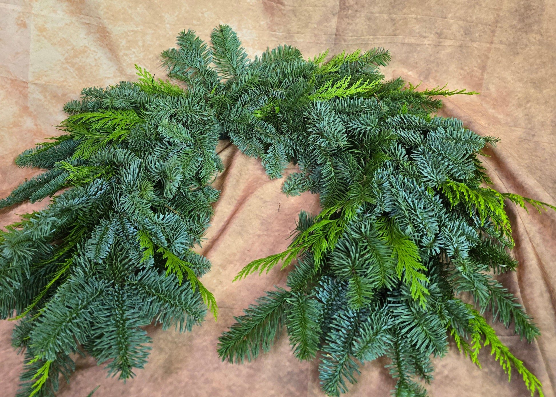8019 halber Rohkranz frische Tanne, Tuja