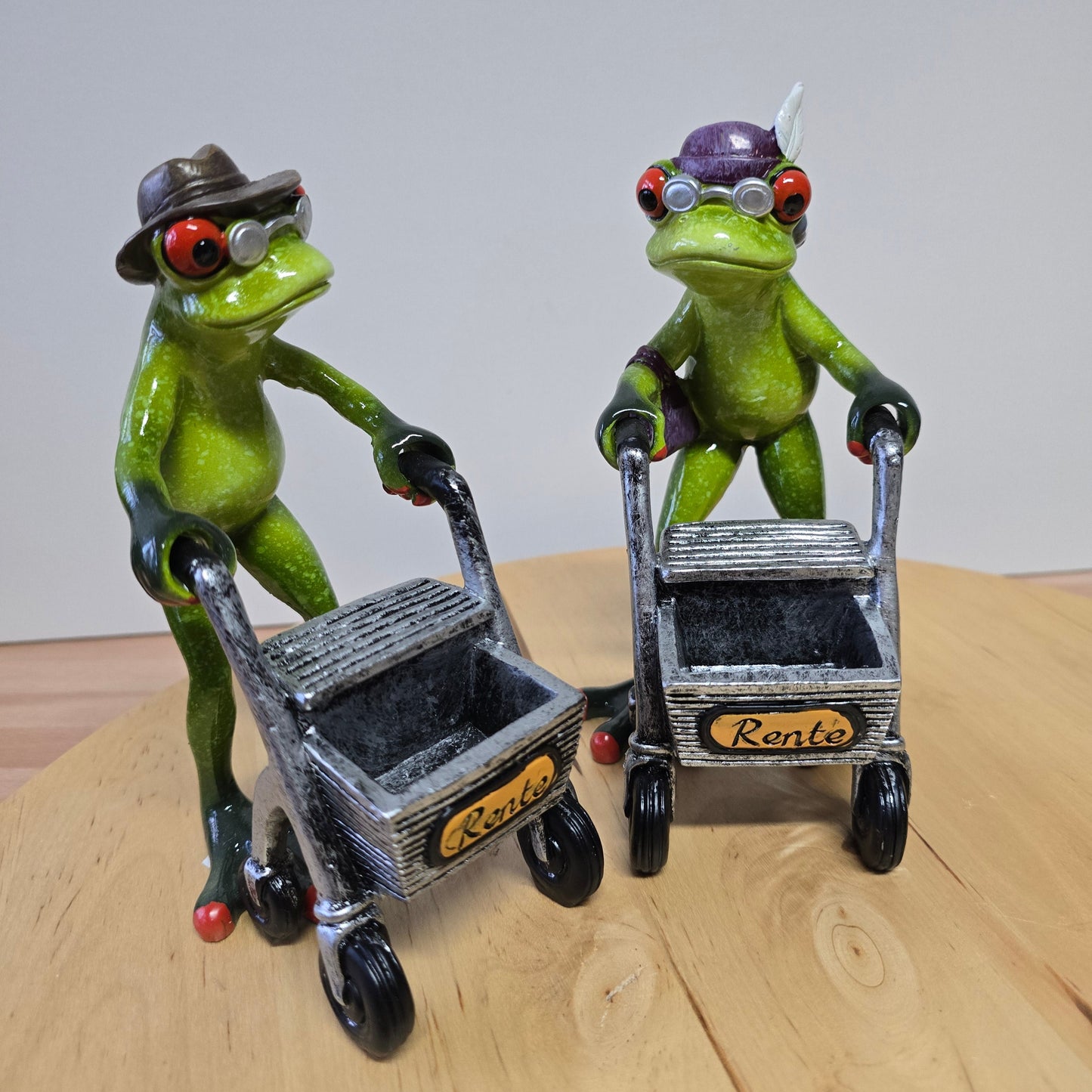 Rentner Frosch mit Rolator 16cm