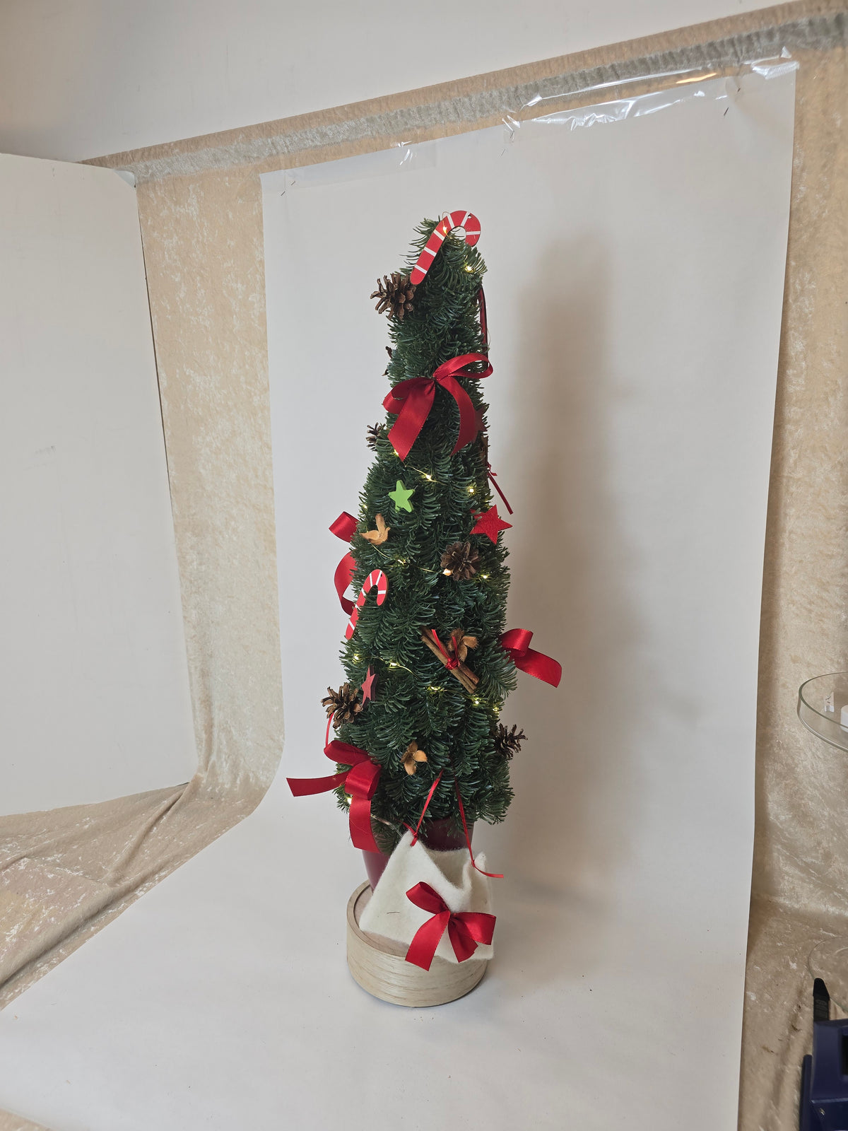 80612 Leucht Tannenbaum im Topf in rot mit LED Lichterkette 76 cm