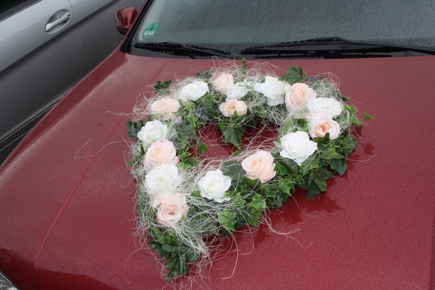 Autoherz offen Rosen im Sisalbett zweifarbig