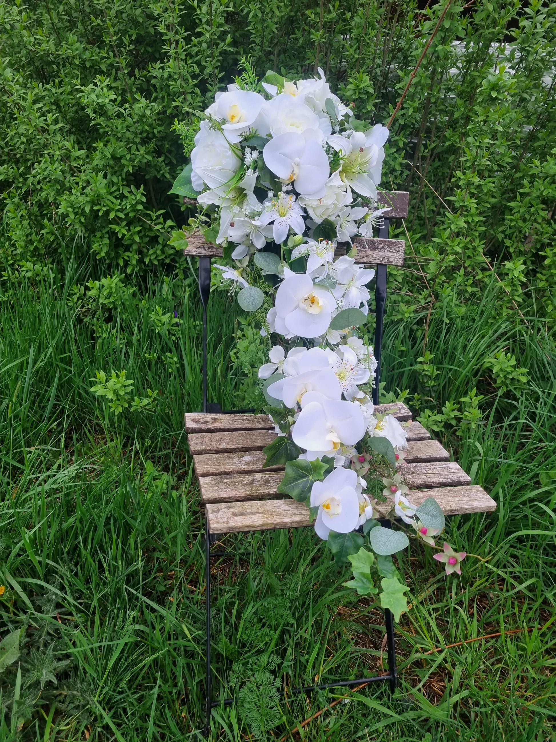 1048 Brautstrauss XXL Diana weiß/ cremeweiß