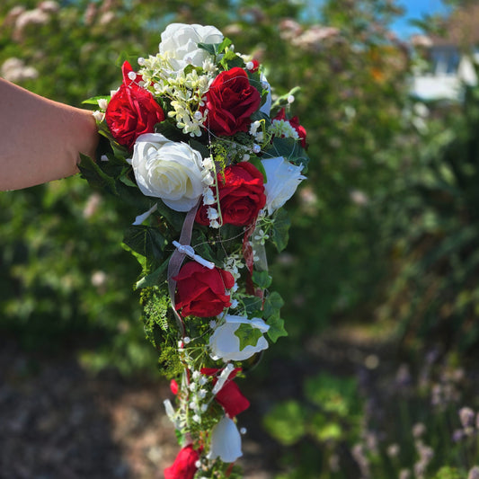 10451 Brautstrauss Wasserfall Rosen mit Maiglöckchen und Perlen