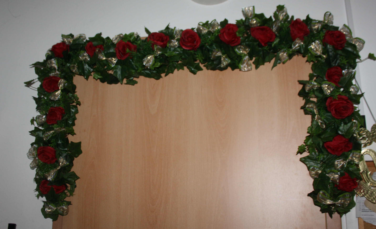 Girlande rot  mit Schleifen in gold