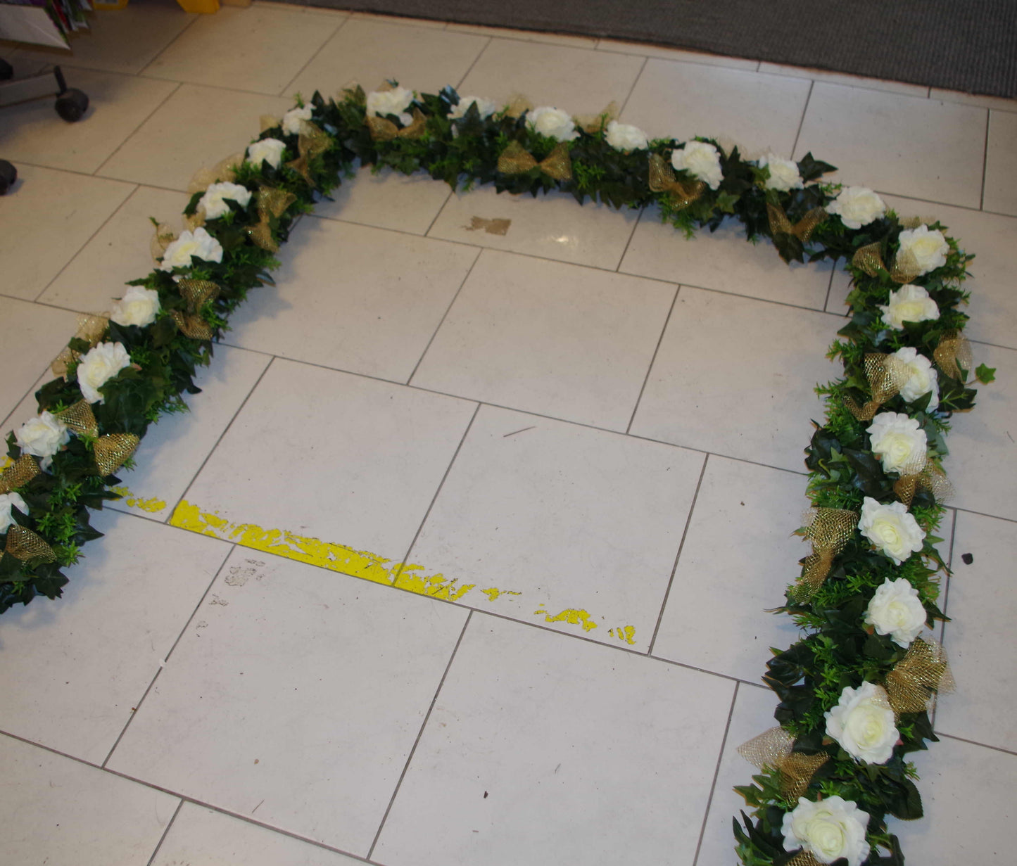 Girlande creme  mit Schleifen in gold