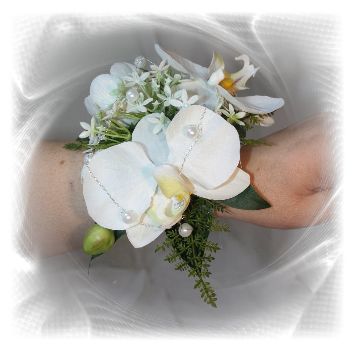 1093 Handgelenkstrauss Orchidee mit Perlen