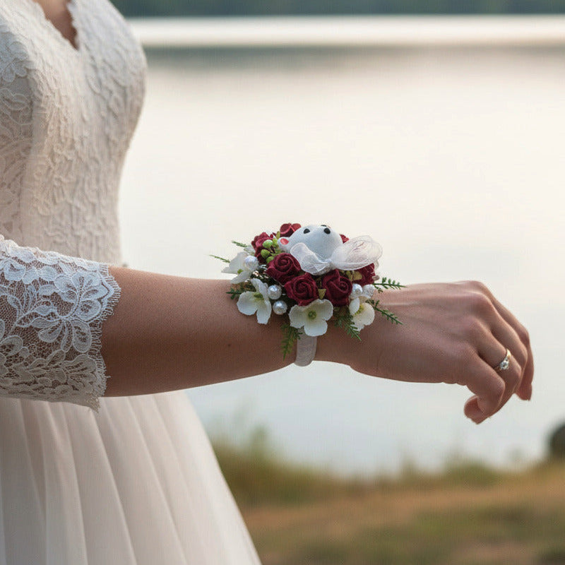 1093a Handgelenkstrauss Bärenkopf mit Rosen und Hortensien