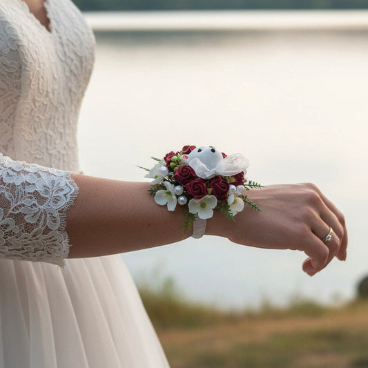 1093a Handgelenkstrauss Bärenkopf mit Rosen und Hortensien