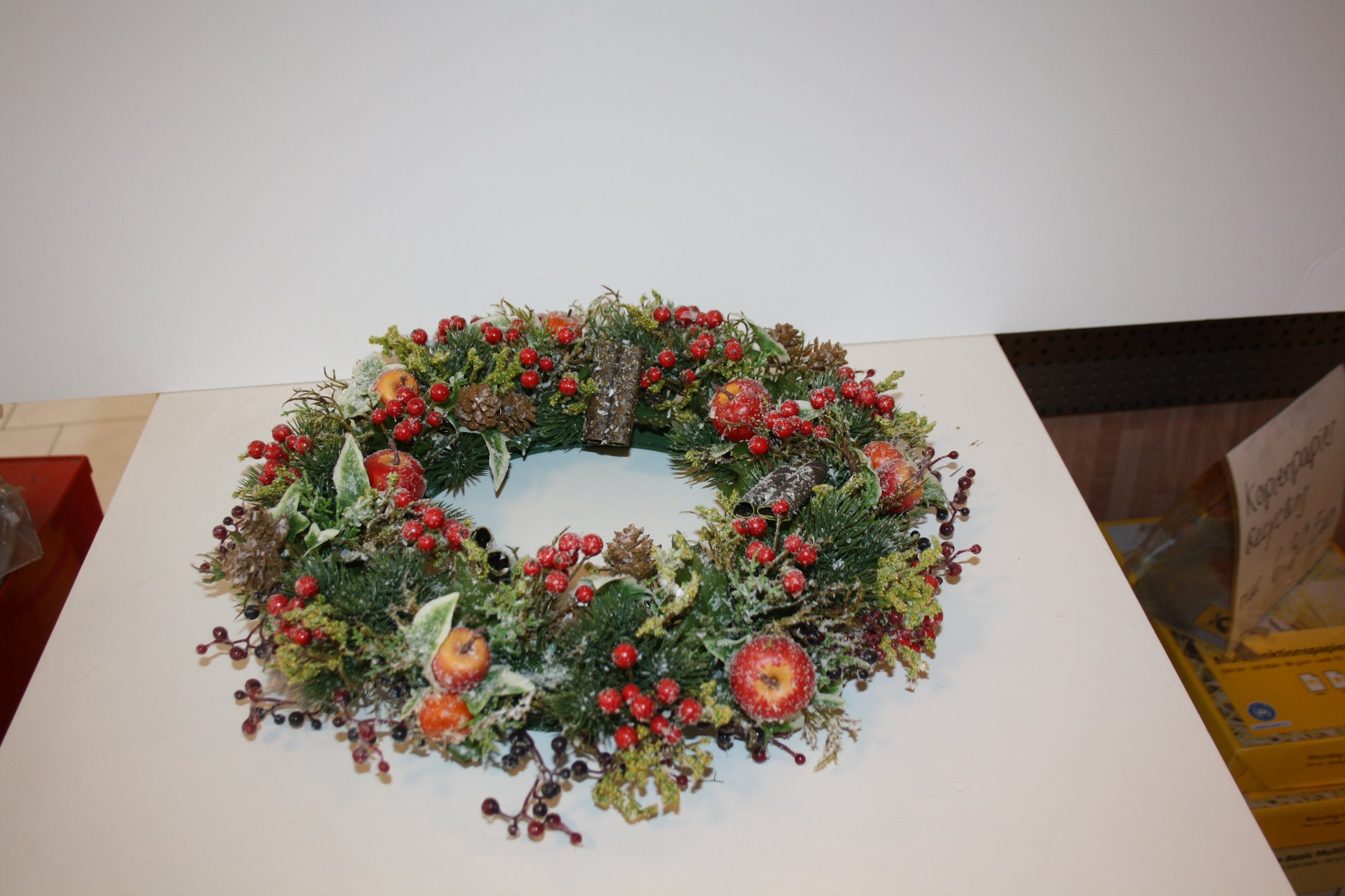 8074 Früchtekranz 30cm beschneit