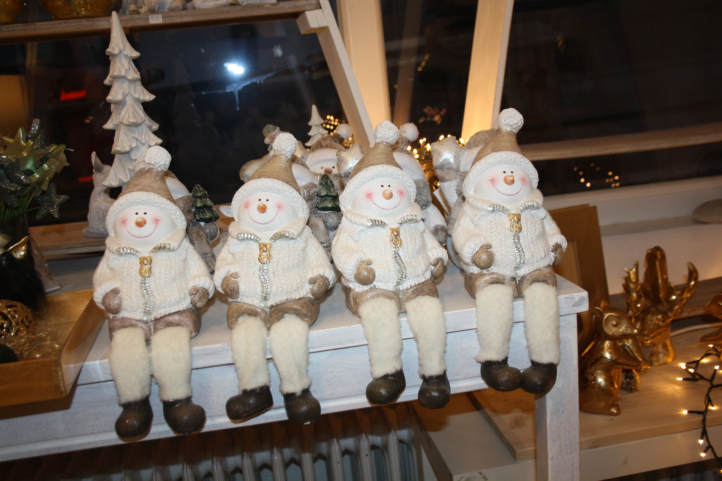 8053 Schneemann cremegold Kantenhocker