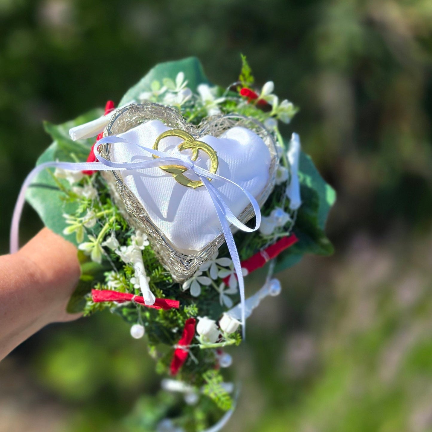 20401 Ringstrauss Maiglöckchenmit Rosenblüten und Perlen