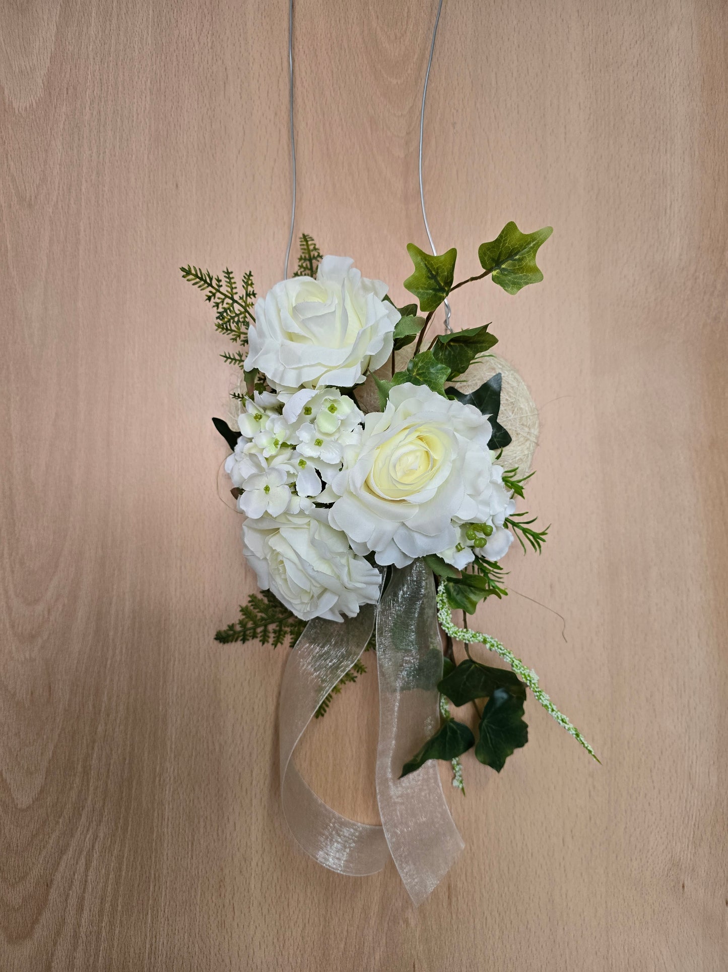 Bankdeko Sisalherz in cremeweiss dekoriert