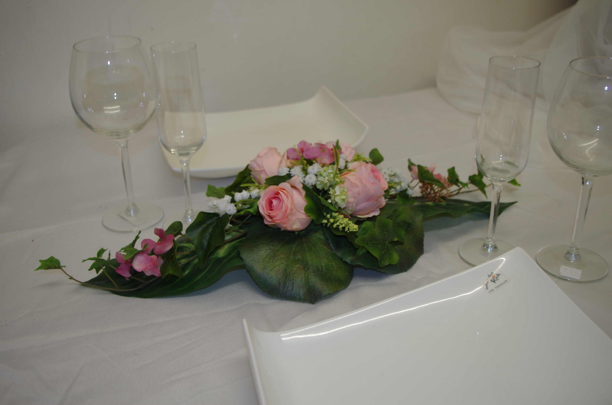 Gesteck rosa Rosen und Maigl”ckchen