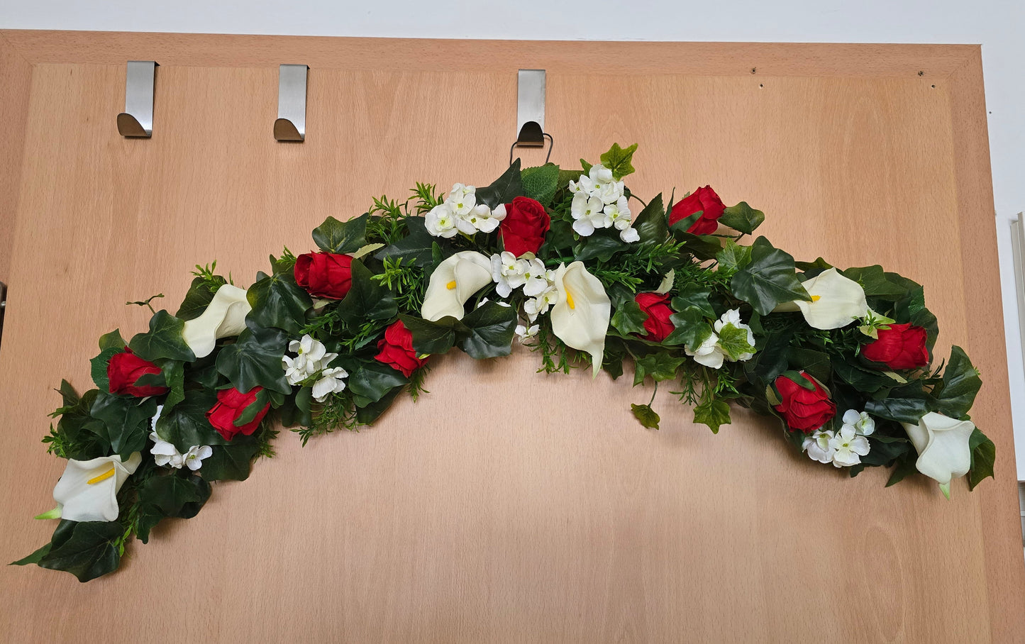 Türbogen Hochzeit Rosen und Callas