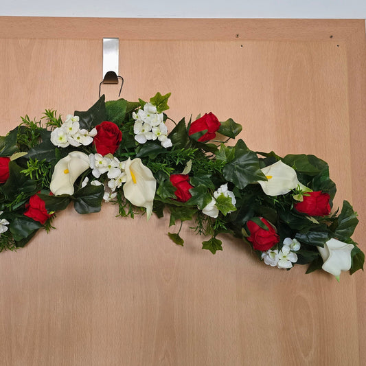 Türbogen Hochzeit Rosen und Callas