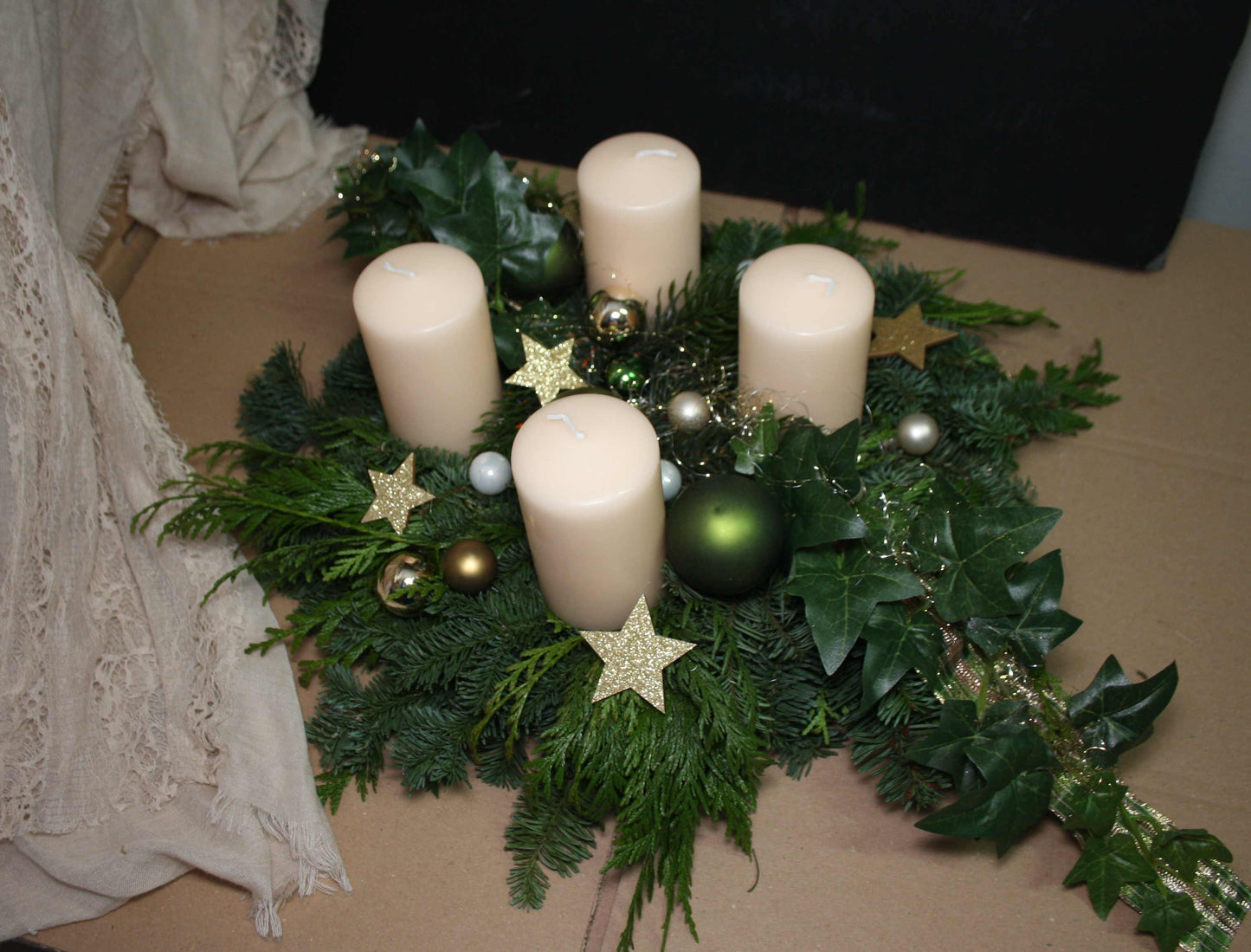 8009 Adventskranz modern mit Efeuranke