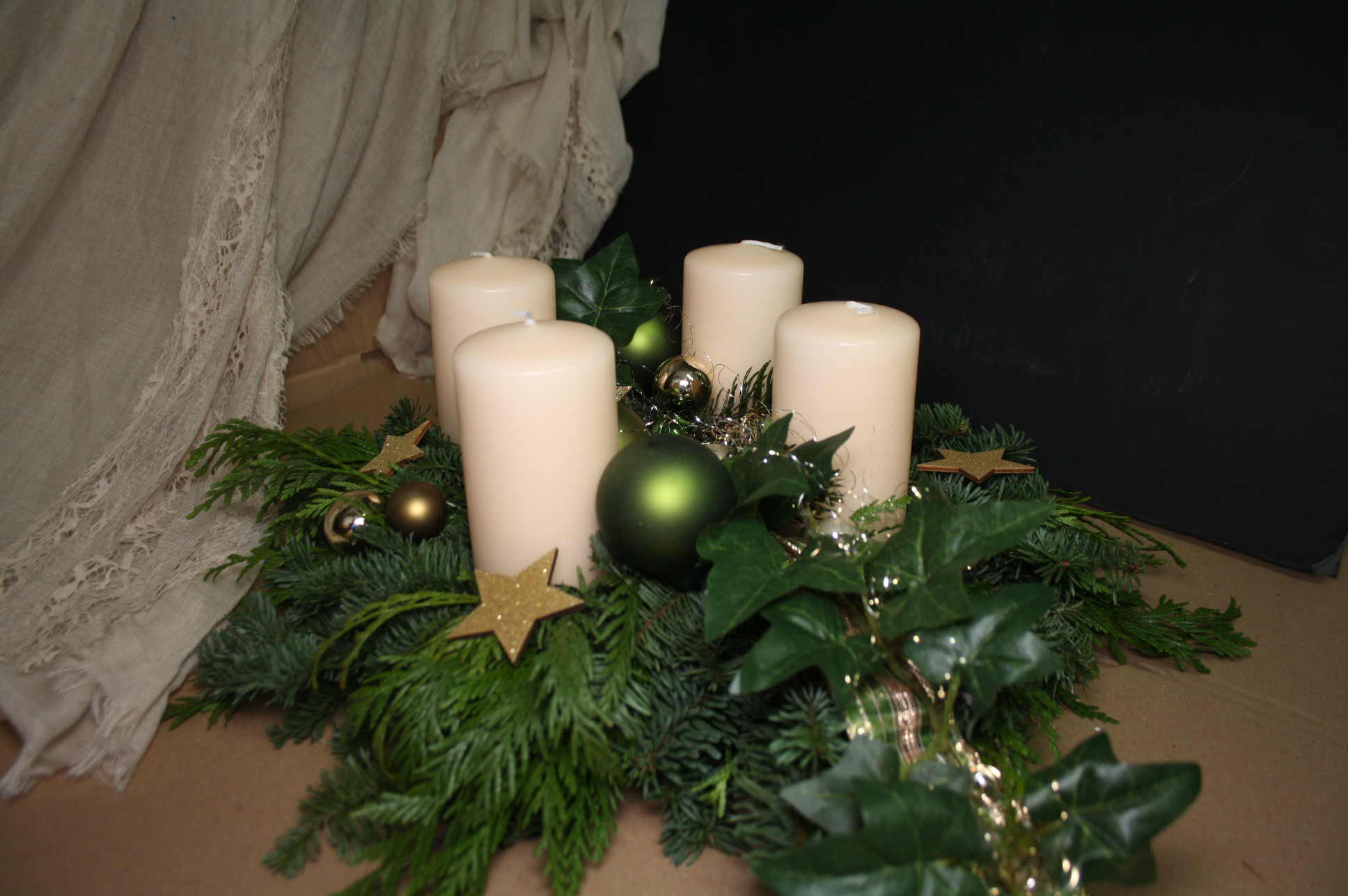 8009 Adventskranz modern mit Efeuranke