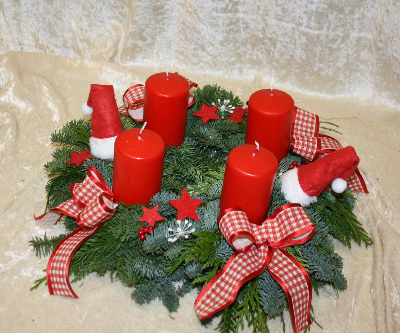 8008 Adventskranz frisch rotweiss