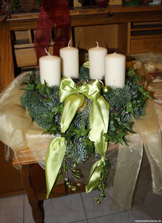 Adventskranz grün creme große Schleife