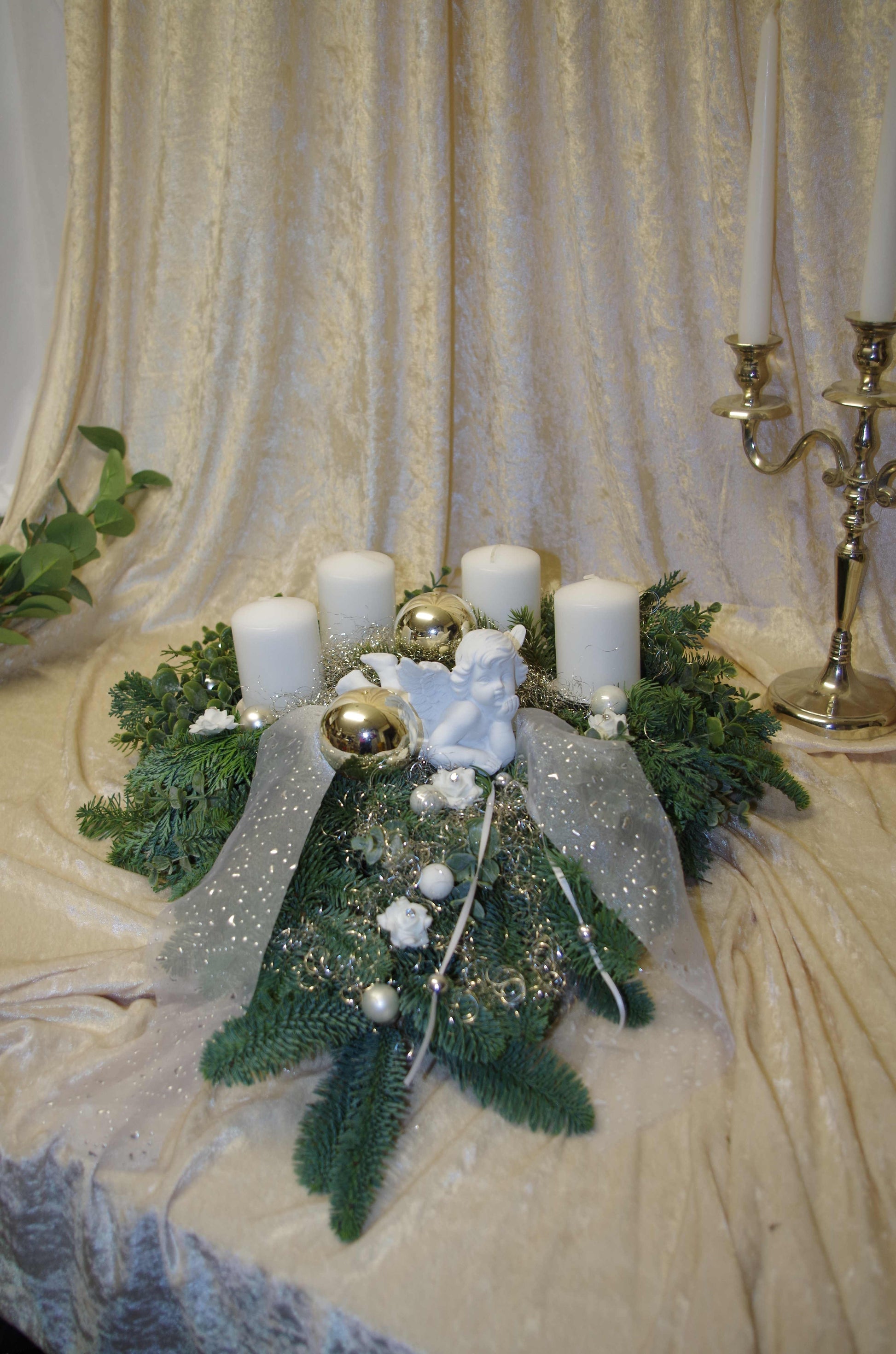 8009 frischer Adventskranz Engel weiss silber