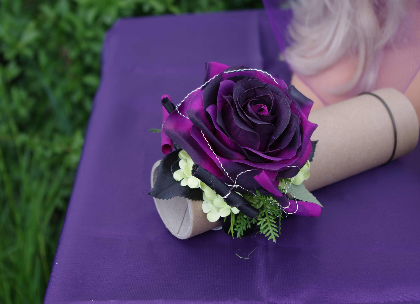 1096 Handegelenk Armrose lila schwarz